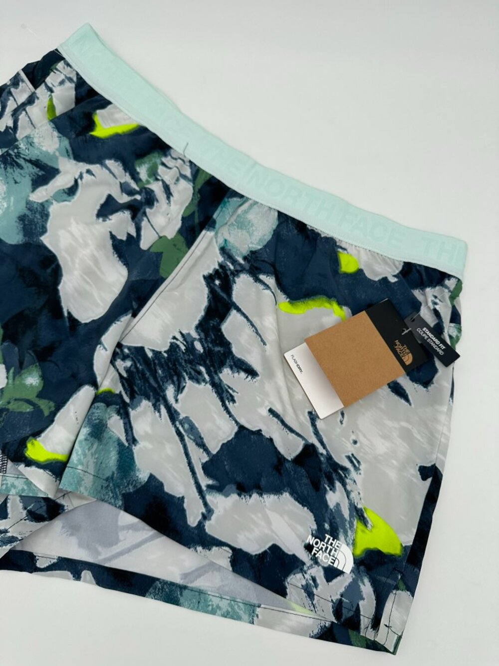 The North Face Women's Lined Abstract Floral Wander Short Size XL Summit Navy